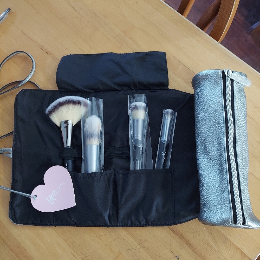 It Cosmetics Makeup Brush Set - Picture 2 of 16